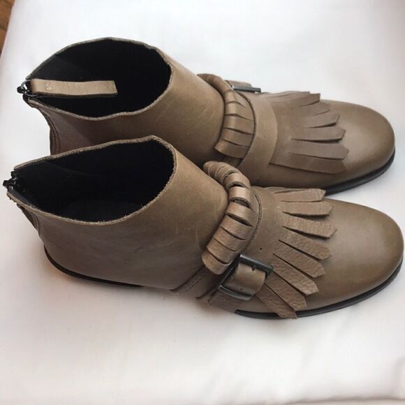 ALL BLACK BELTED KITTY BOOTIES.  NEW - Picture 4 of 7